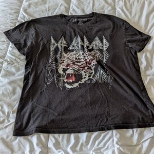 Def Leppard Band Tshirt fits like Large